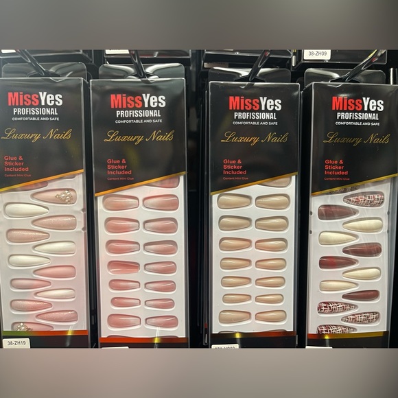 MissYes Luxury Press On Nails - Picture 13 of 15